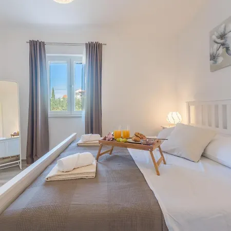 Kamber Villa Tinj